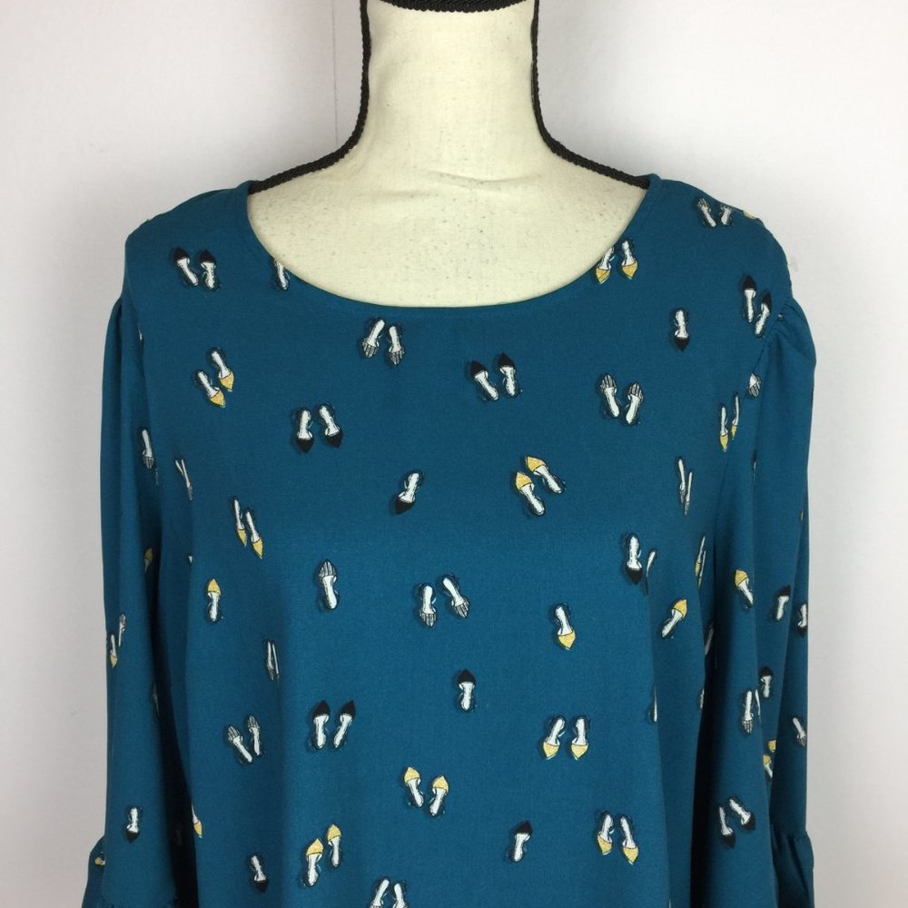 Apt 9 Blouse Top XXL 2XL Womans Blue Shoe Print Long Flare Bell Sleeve Ruffle - Picture 2 of 15